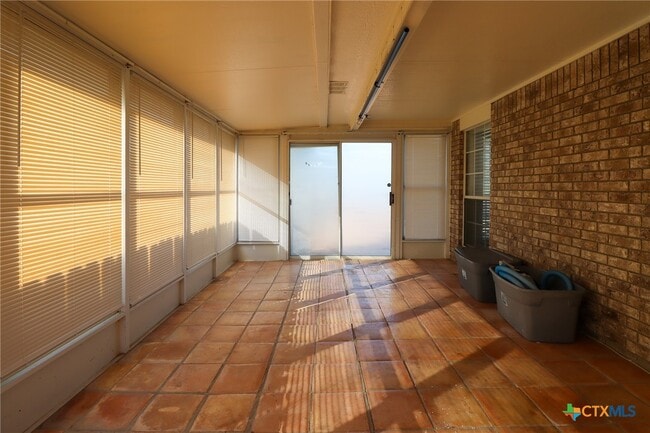 Building Photo - 608 Totem Trail