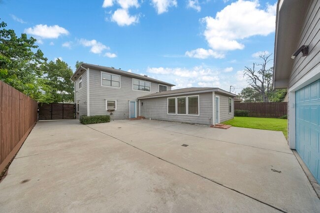 Building Photo - 3818 Southmore Blvd