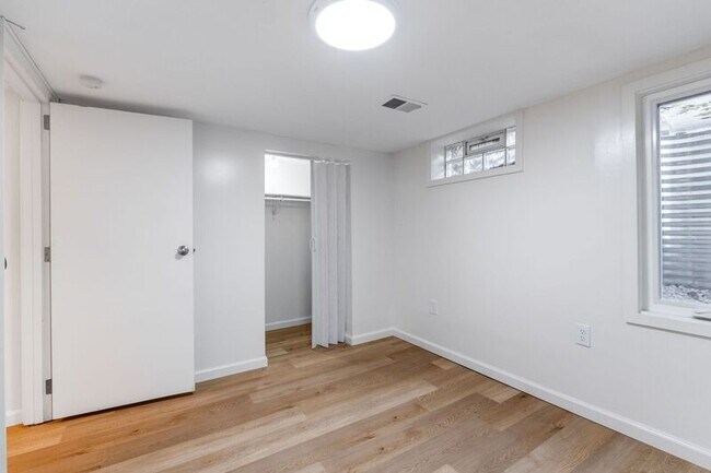 Building Photo - 751 E Tulane Rd