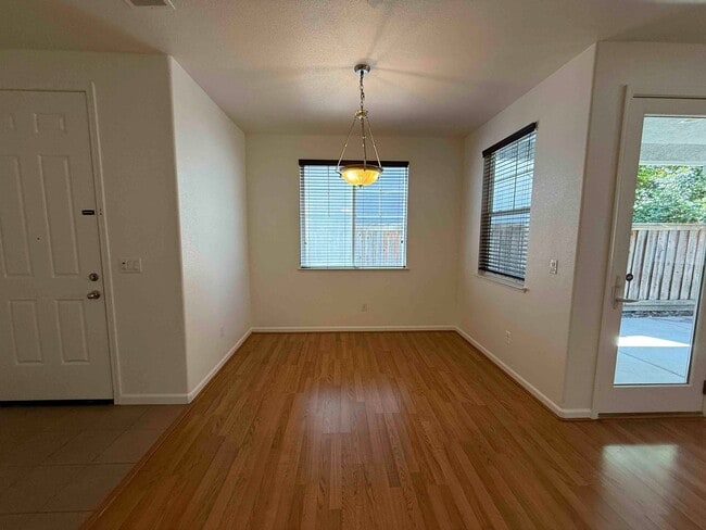 Building Photo - Great 3 Bedroom In Elk Grove