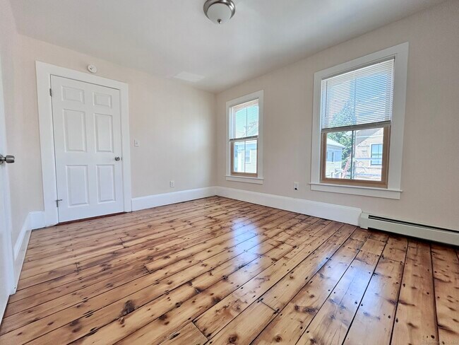 Building Photo - 32 Starr St