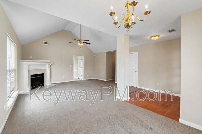 Building Photo - 313 Elbrus Way