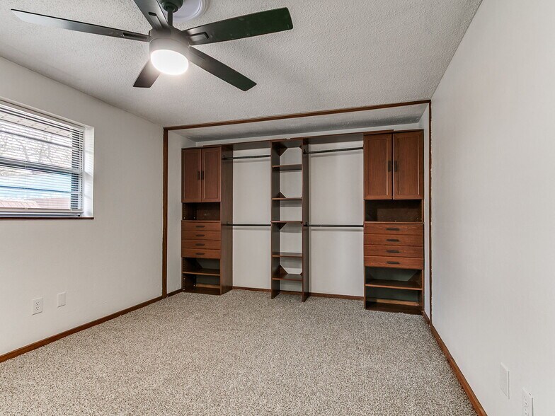 Building Photo - 1548 Bradley Pl