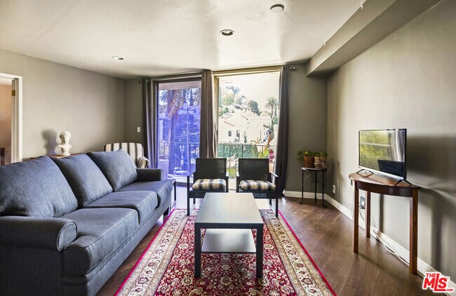 Building Photo - 2260 N Cahuenga Blvd
