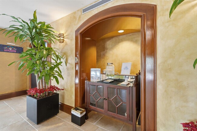 Building Photo - 2951 S Bayshore Dr