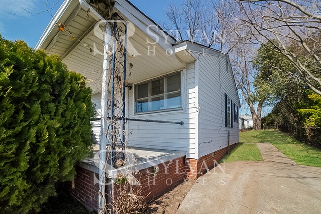 Building Photo - You will love this 3BR Home!