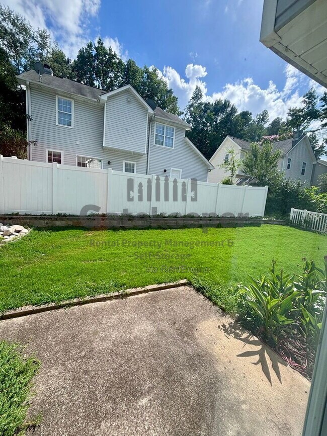 Building Photo - 644 N Fairfield Dr