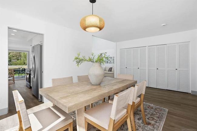 Building Photo - STUNNING HOME WITH GOLF COURSE VIEW IN WHI...