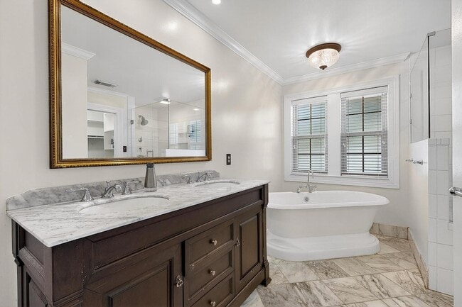 Building Photo - 2806 Sausalito Dr