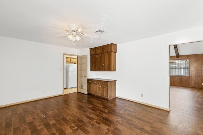 Building Photo - 9106 Sharpview Dr