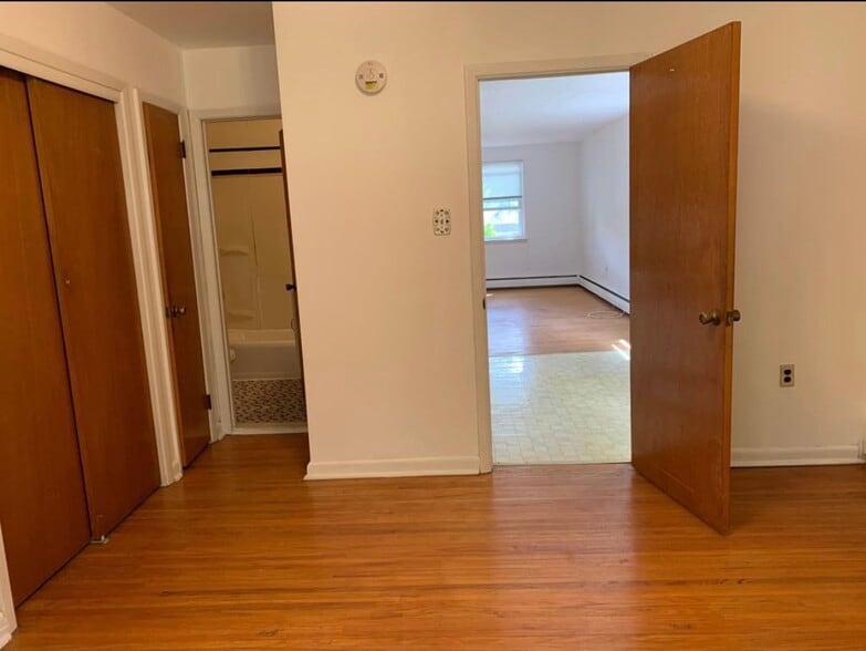 Building Photo - 205 Robbins St