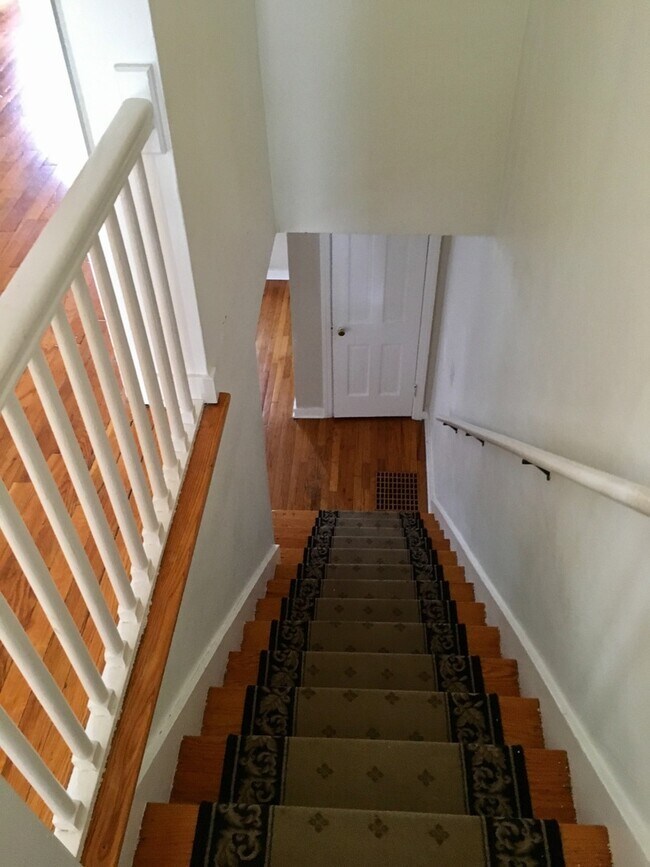 Building Photo - 310-312 Henry SE