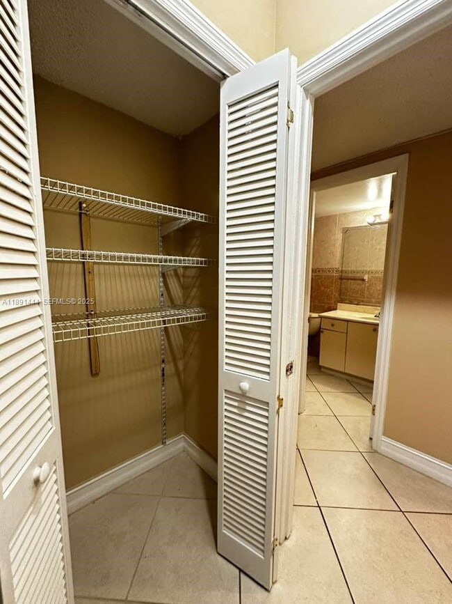 Building Photo - 1455 N Treasure Dr