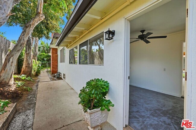 Building Photo - 6456 Surfside Way