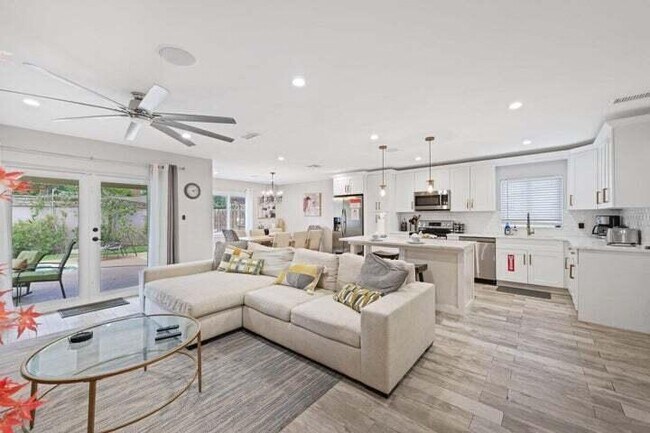 Building Photo - 513 Curlew Rd