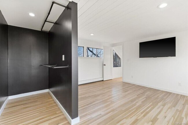 Building Photo - 294 Riverview Rd