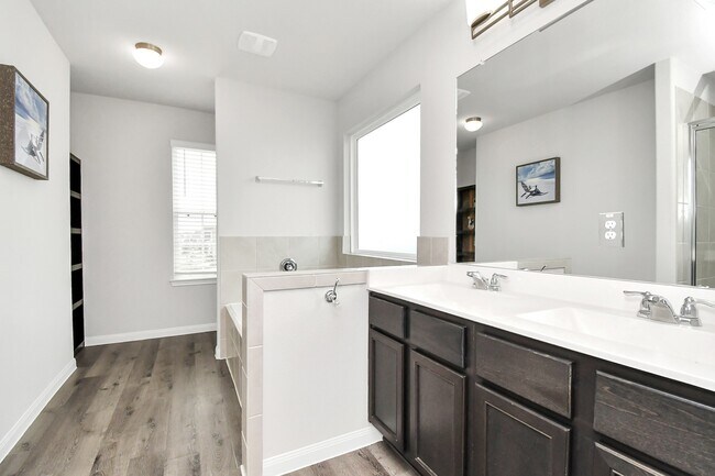 Building Photo - 3206 Alberelli Dr
