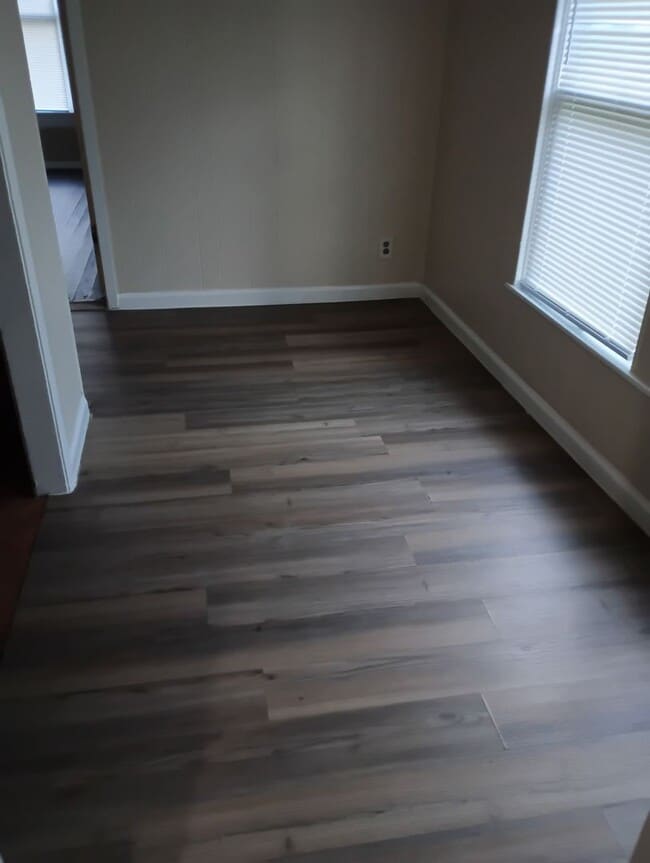 Building Photo - 2 Bed 1 Bath Home with Laundry Hookups