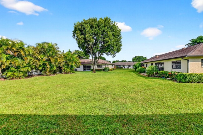 Building Photo - 4866 Dovewood Cir