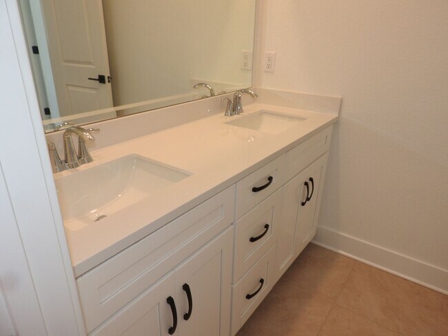 Building Photo - Beautiful Smart Home in Granite Bay  With Solar!!