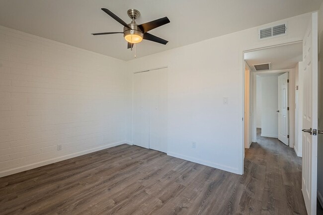 Building Photo - Renovated open floorplan