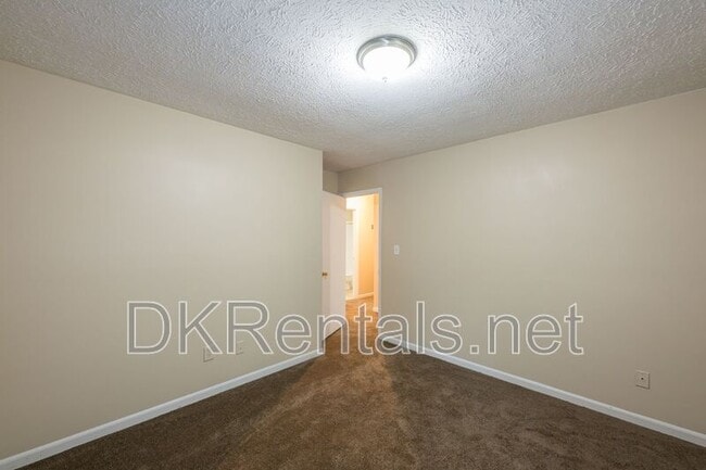 Building Photo - 3038 Courtney Dr