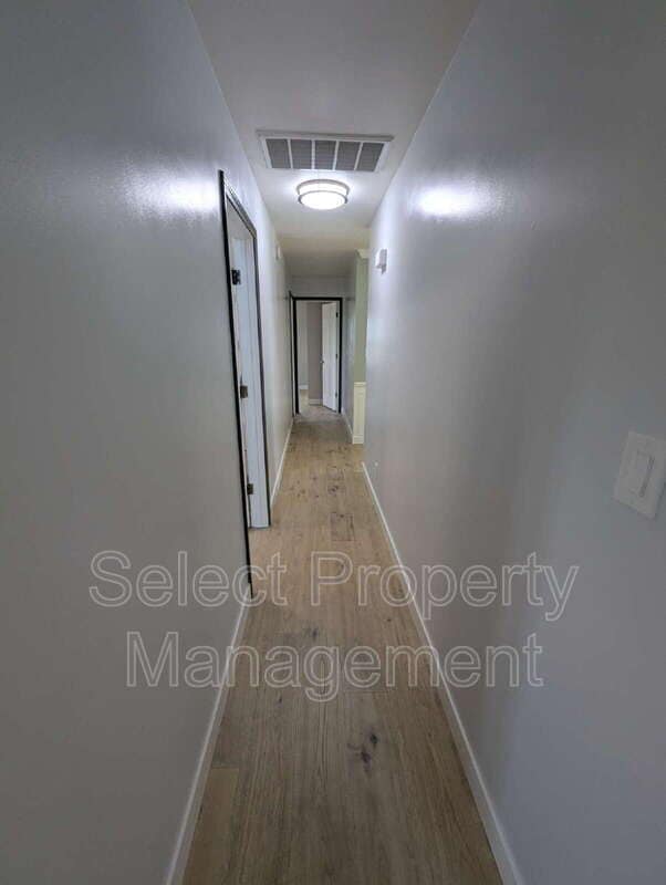 Building Photo - 3211 Jonquil Dr