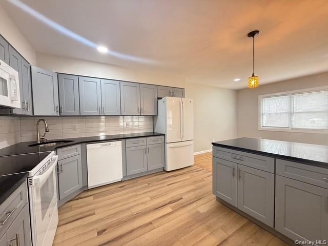 Building Photo - 227 Whalesback Rd