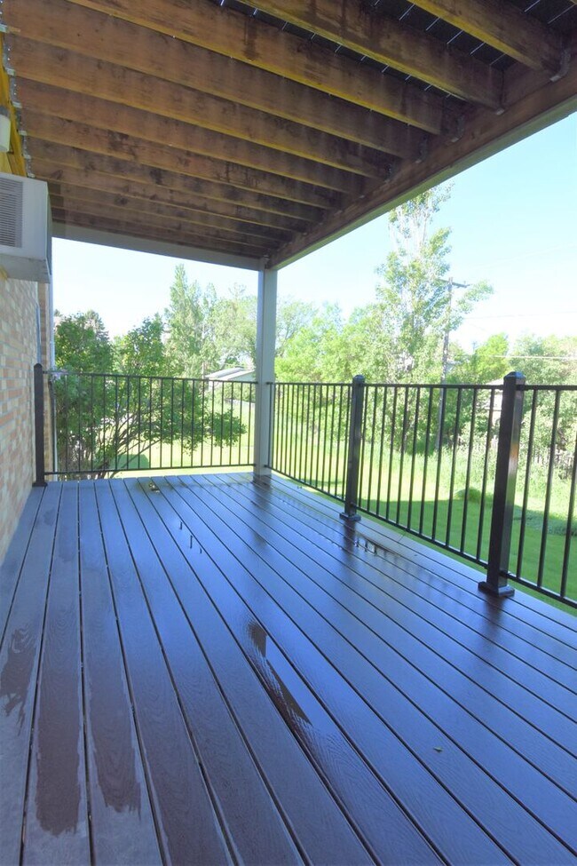 Building Photo - Spectacular views of the Bridgers!  Cute 2 bedroom 1.5 bath apartment