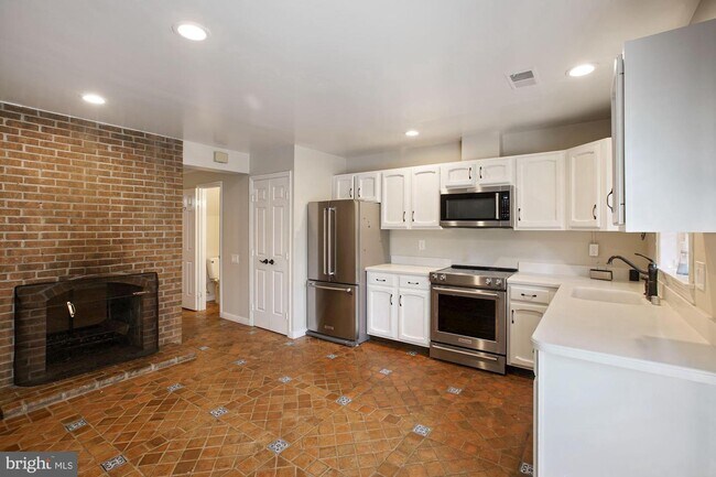 Building Photo - 1225 Michigan Ct