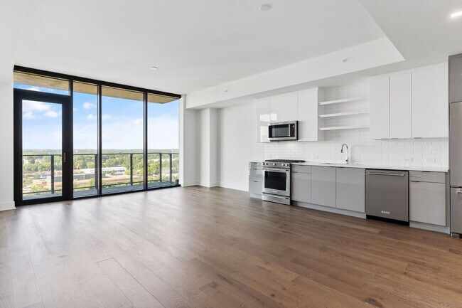 Building Photo - Studio Apartment in West Midtown!