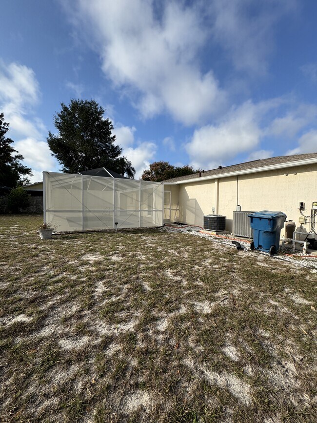 Building Photo - 5100 Mentmore Ave