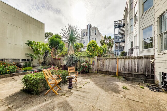 Building Photo - 528 Ashbury St