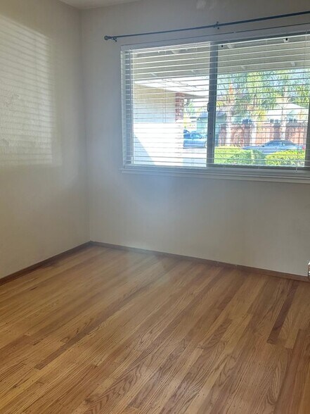 Building Photo - 715 Caliente Ave