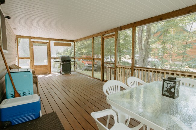 Building Photo - 128 Teaberry Ln