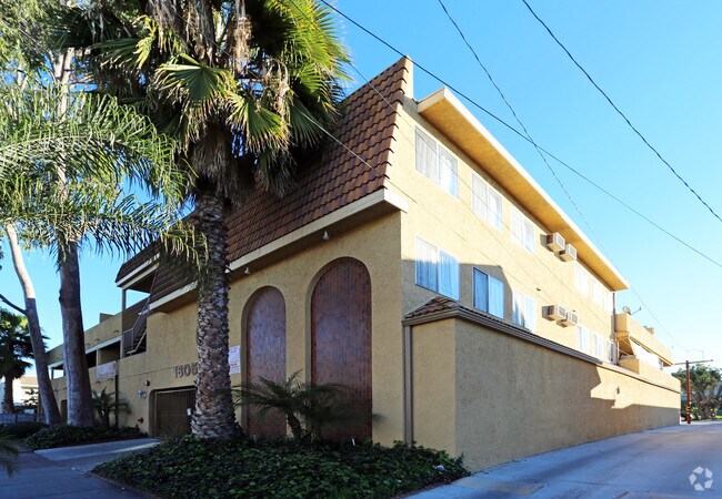 Building Photo - 1805 N Spurgeon St