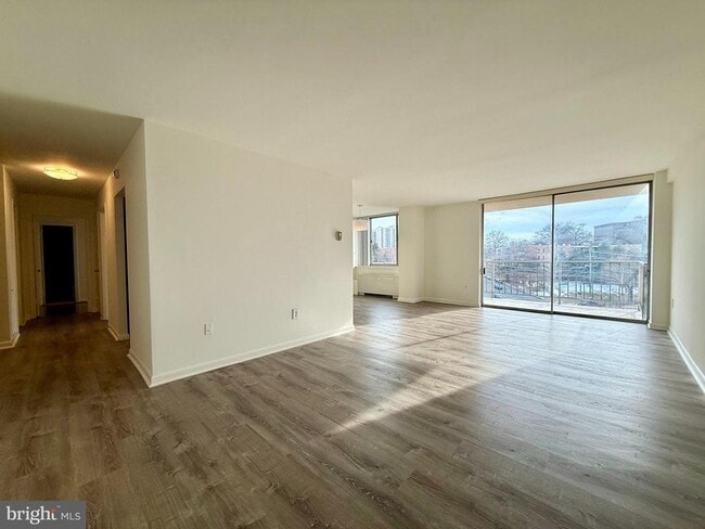 Building Photo - 5565 Columbia Pike