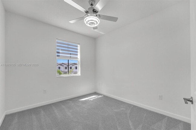 Building Photo - 2425 SE 28th Dr