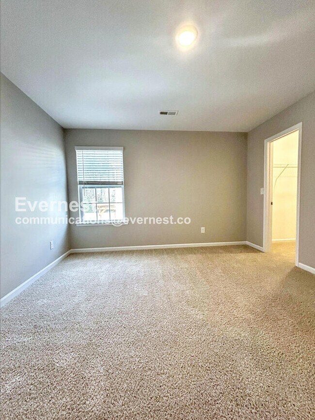 Building Photo - 160 Cherry Birch St