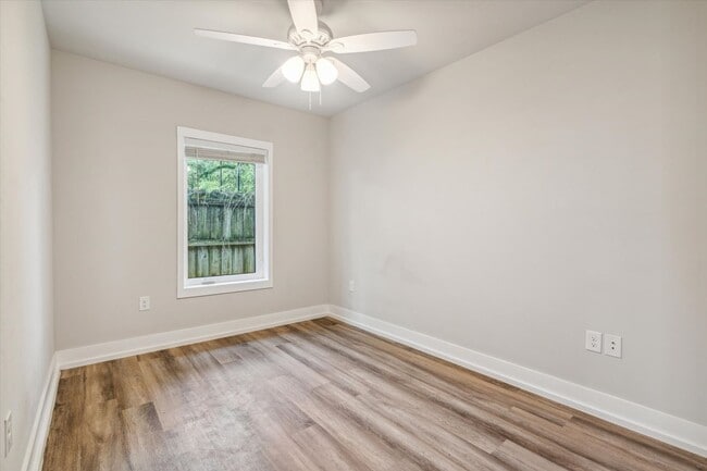 Building Photo - Live next to campus and all things Gainesv...