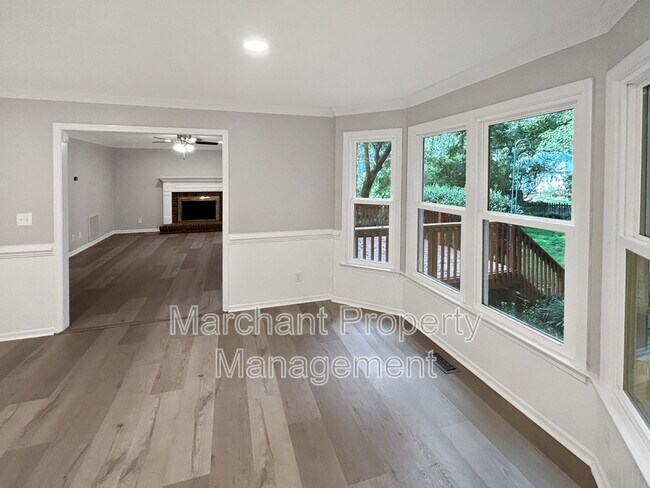 Building Photo - 7 Waxwing Ct