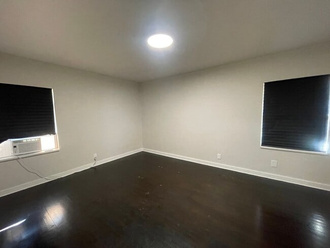 Building Photo - Highland Charmer! Come see Today!