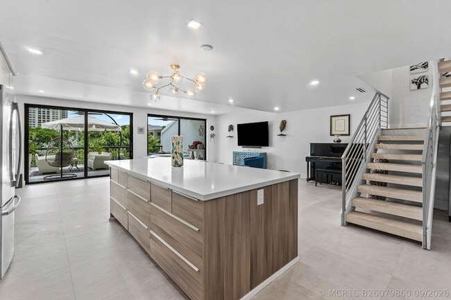 Building Photo - 3966 N Ocean Dr