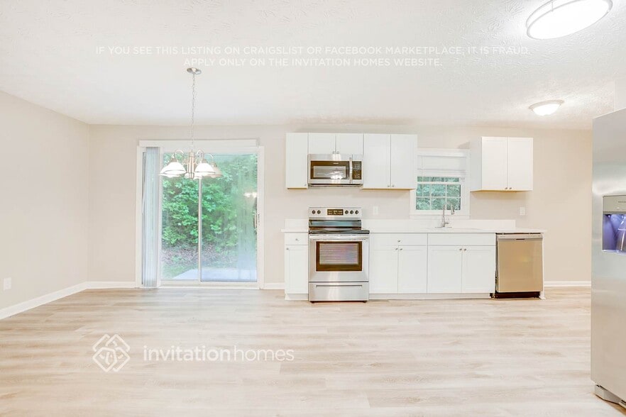Building Photo - 7039 Carolyn Cir