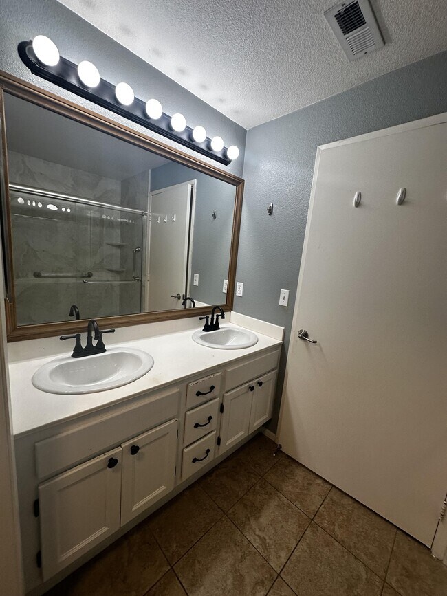Building Photo - 1344 Paizay Pl
