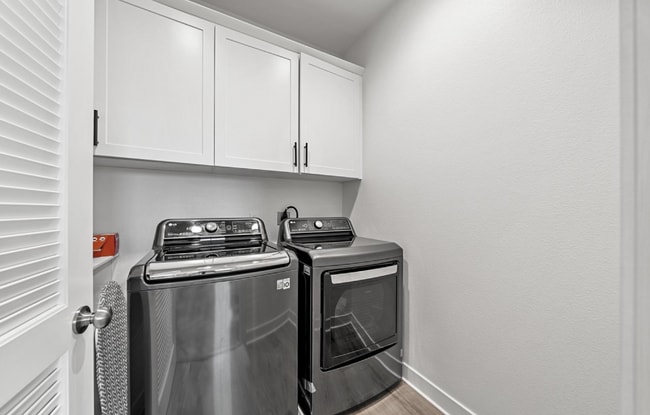 Building Photo - $4,300 - 3 Bed/ 3 Bath Modern Townhome with Loft in Santee