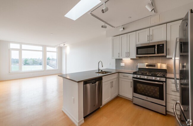 Building Photo - GORGEOUS Cambridge 2 bed/2 bath with centr...