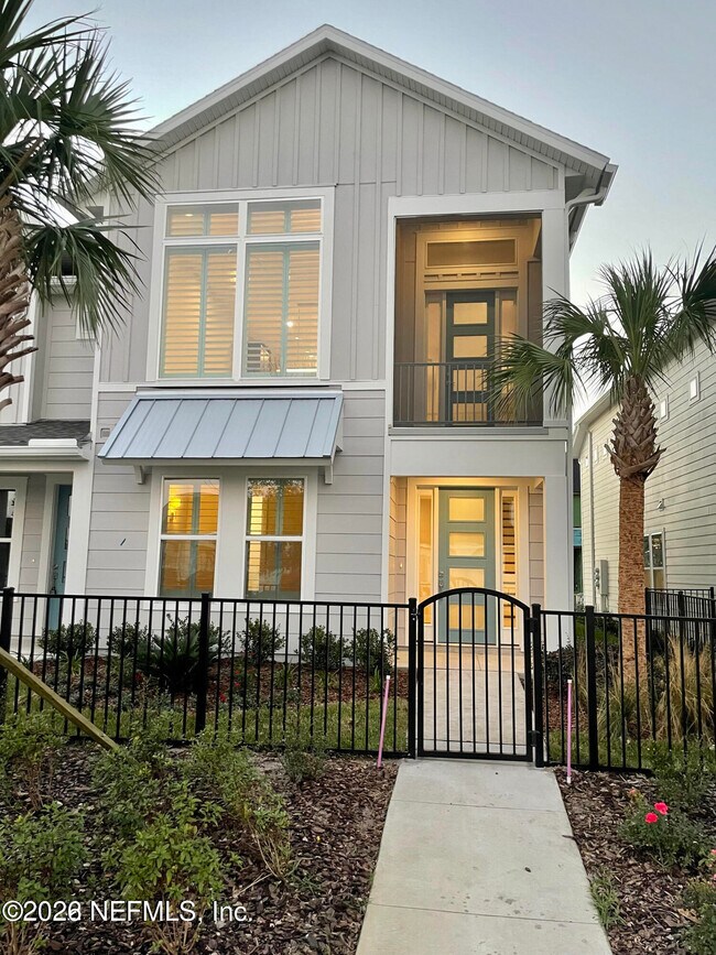 Building Photo - 459 Crestview Dr