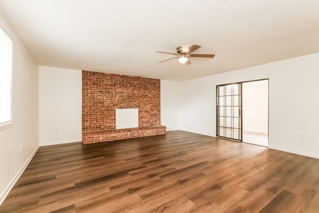 Building Photo - 3 BR/2BA | Newly Renovated Single Family Home |  Front and Back yard | In Jacksonville!