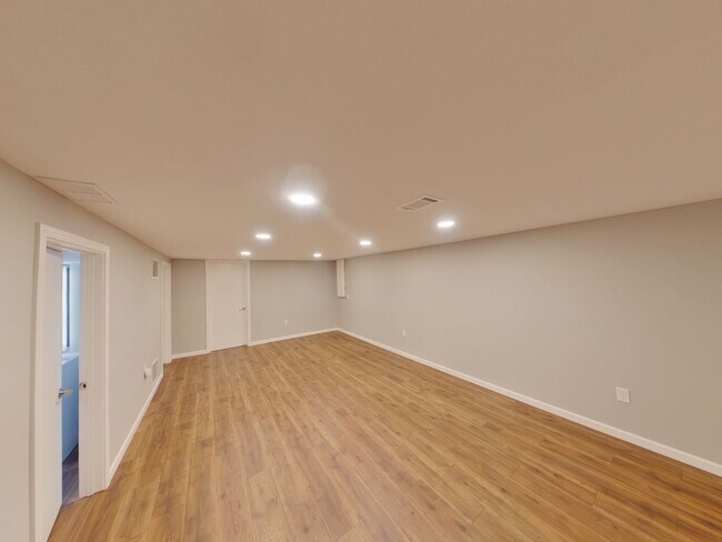 Building Photo - 3534 W 11th St N